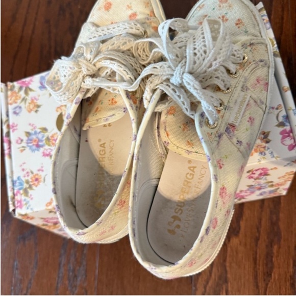 Loveshackfancy superga sneakers white floral laces used in good condition - Picture 3 of 4